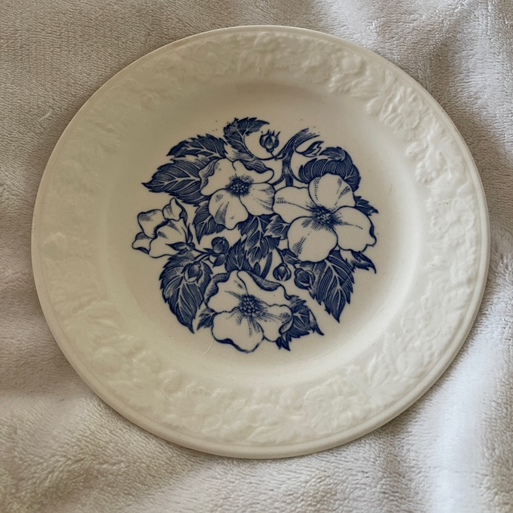 Homer Laughlin Wild Rose USA Blue Plate Flowers Salad/Dessert Plate